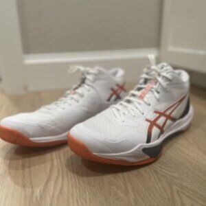 New Aasics Midtop shoe